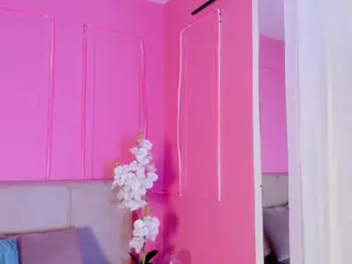 Spicy Emely's Live Sex Cam Show