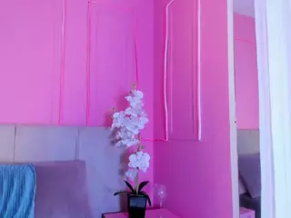 Spicy Emely's Live Sex Cam Show