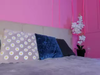Spicy Emely's Live Sex Cam Show