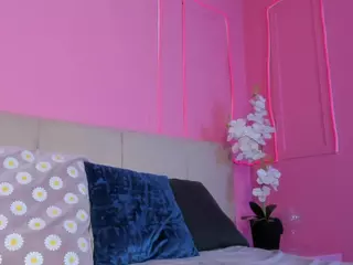 Spicy Emely's Live Sex Cam Show
