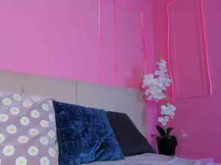 Spicy Emely's Live Sex Cam Show