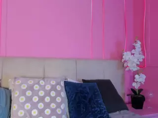 Spicy Emely's Live Sex Cam Show