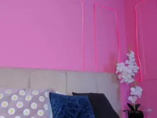 Spicy Emely's Live Sex Cam Show