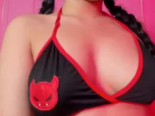 Spicy Emely's Live Sex Cam Show