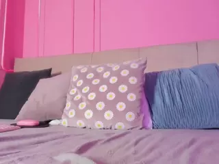 Spicy Emely's Live Sex Cam Show