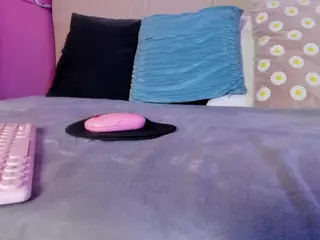 Spicy Emely's Live Sex Cam Show