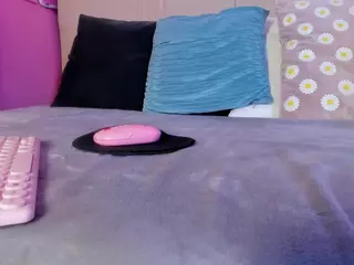 Spicy Emely's Live Sex Cam Show