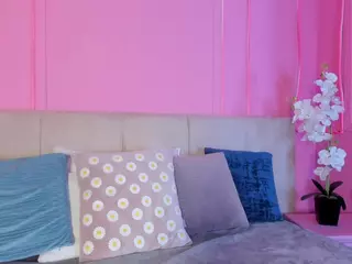 Spicy Emely's Live Sex Cam Show