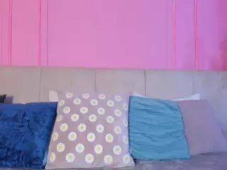 Spicy Emely's Live Sex Cam Show