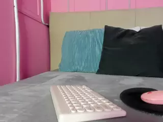 Spicy Emely's Live Sex Cam Show