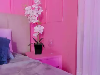 Spicy Emely's Live Sex Cam Show