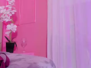 Spicy Emely's Live Sex Cam Show