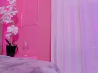 Spicy Emely's Live Sex Cam Show