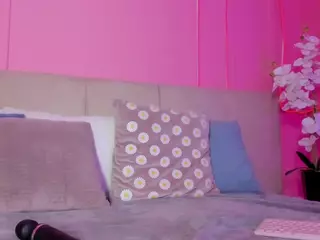 Spicy Emely's Live Sex Cam Show