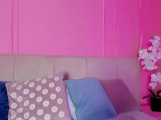 Spicy Emely's Live Sex Cam Show
