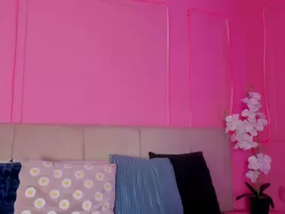 Spicy Emely's Live Sex Cam Show