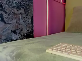 Spicy Emely's Live Sex Cam Show