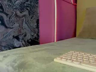 Spicy Emely's Live Sex Cam Show