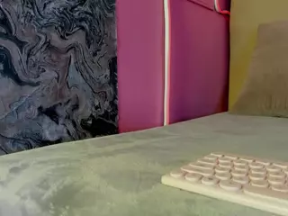 Spicy Emely's Live Sex Cam Show