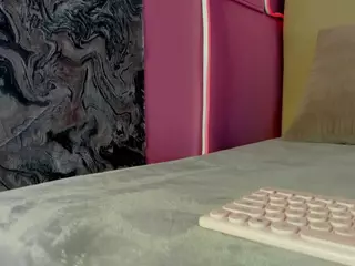 Spicy Emely's Live Sex Cam Show