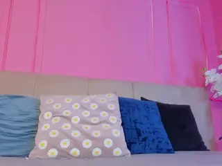 Spicy Emely's Live Sex Cam Show
