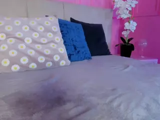 Spicy Emely's Live Sex Cam Show