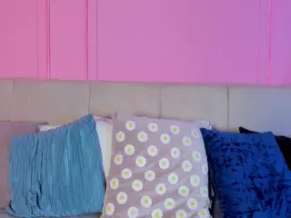 Spicy Emely's Live Sex Cam Show