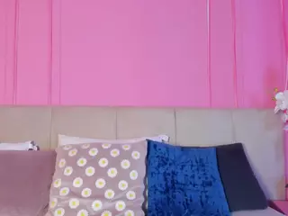 Spicy Emely's Live Sex Cam Show