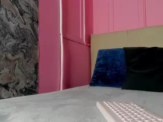 Spicy Emely's Live Sex Cam Show