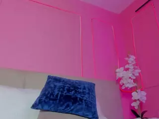 Spicy Emely's Live Sex Cam Show
