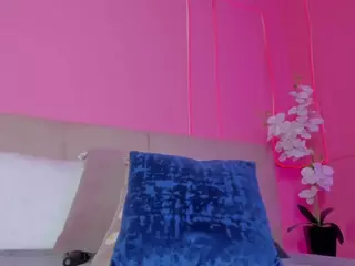 Spicy Emely's Live Sex Cam Show