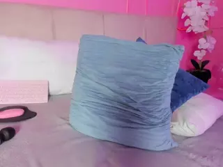 Spicy Emely's Live Sex Cam Show
