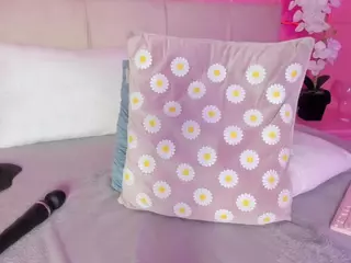 Spicy Emely's Live Sex Cam Show