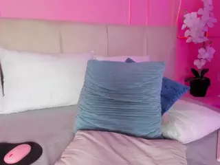 Spicy Emely's Live Sex Cam Show