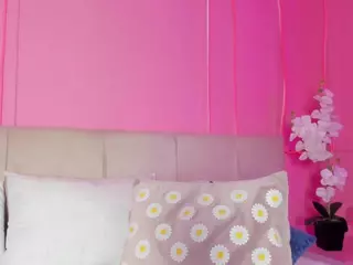 Spicy Emely's Live Sex Cam Show