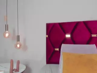 EmilyWatsonn's Live Sex Cam Show