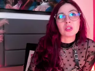 EmilyWatsonn's Live Sex Cam Show