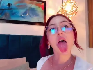 EmilyWatsonn's Live Sex Cam Show