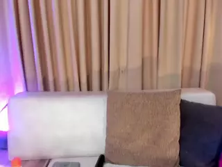 EmilyWatsonn's Live Sex Cam Show