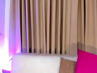 EmilyWatsonn's Live Sex Cam Show