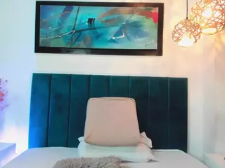EmilyWatsonn's Live Sex Cam Show