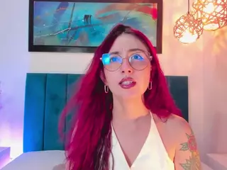 EmilyWatsonn's Live Sex Cam Show