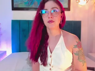 EmilyWatsonn's Live Sex Cam Show