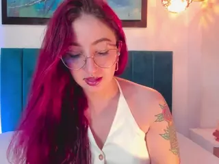 EmilyWatsonn's Live Sex Cam Show