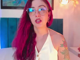EmilyWatsonn's Live Sex Cam Show