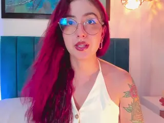EmilyWatsonn's Live Sex Cam Show