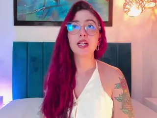 EmilyWatsonn's Live Sex Cam Show