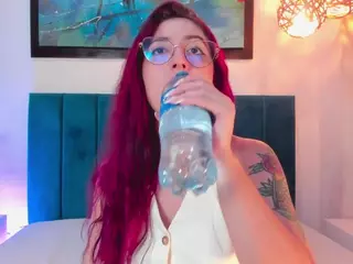 EmilyWatsonn's Live Sex Cam Show