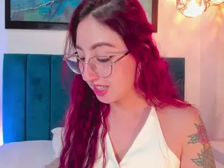 EmilyWatsonn's Live Sex Cam Show