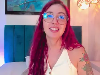 EmilyWatsonn's Live Sex Cam Show